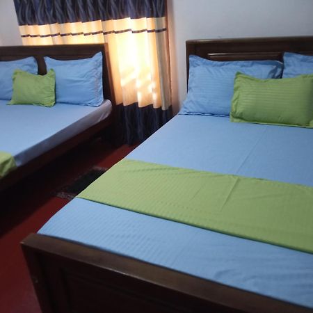 Impress Holiday Home Anuradhapura Phòng bức ảnh