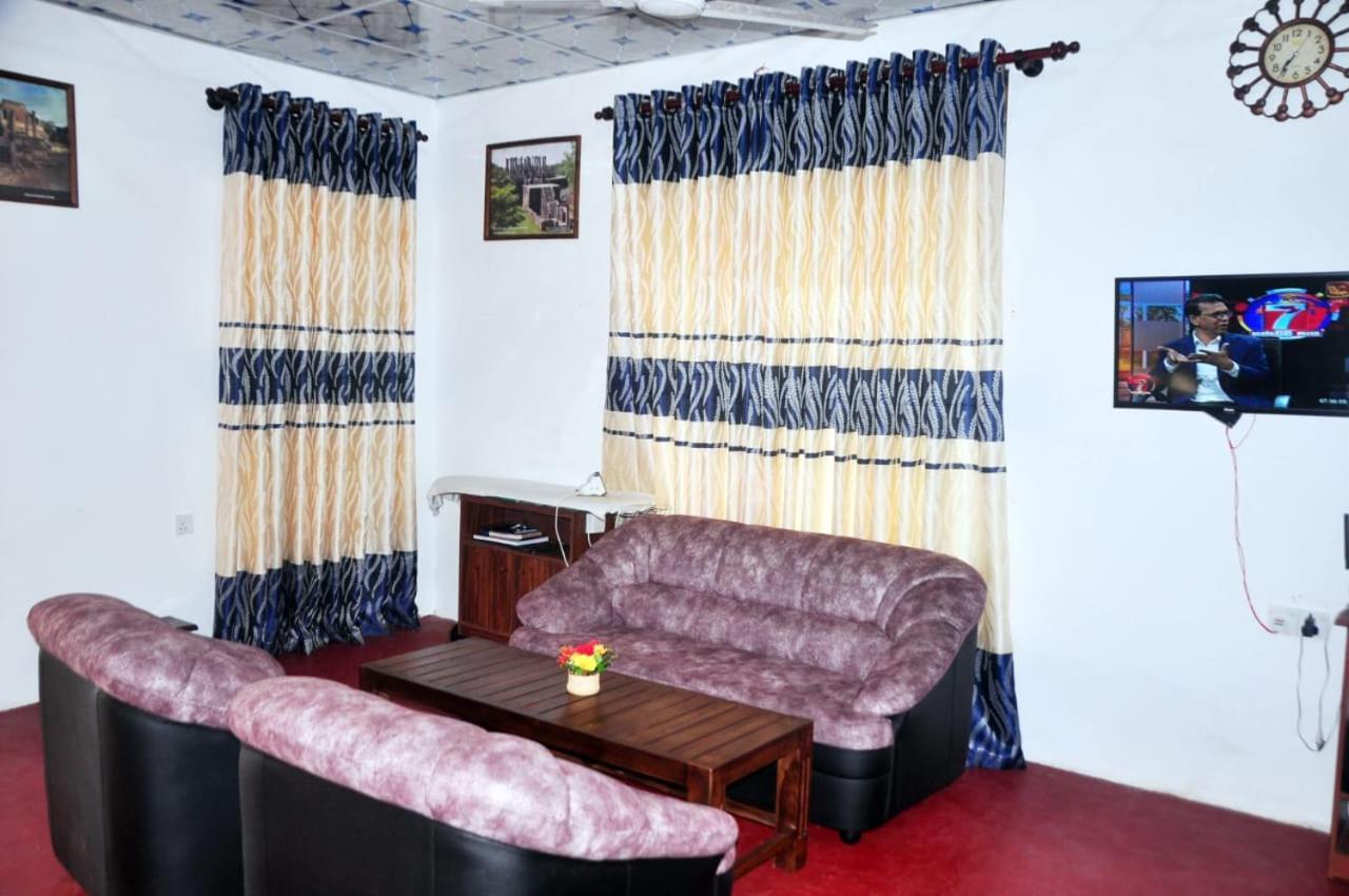 Impress Holiday Home Anuradhapura Ngoại thất bức ảnh