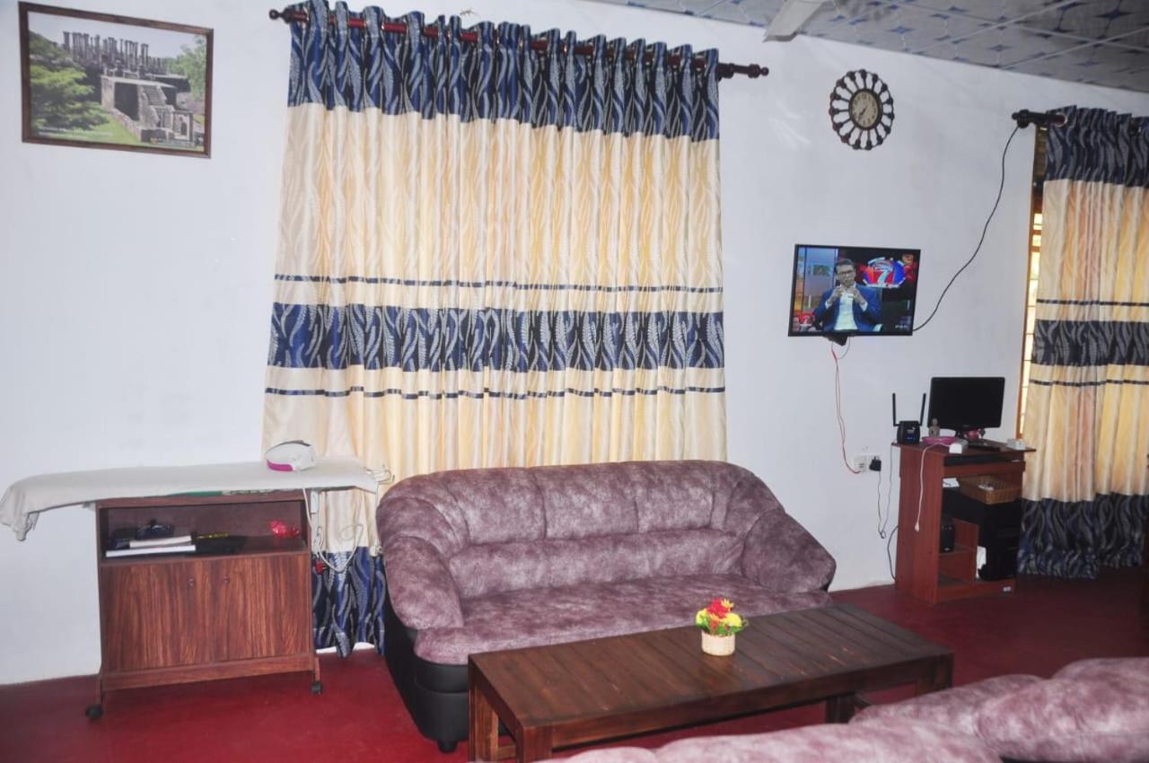 Impress Holiday Home Anuradhapura Ngoại thất bức ảnh